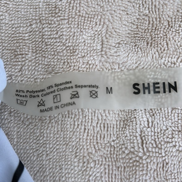 Stripe/ ruffle swimsuit - Picture 4 of 6